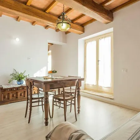 Apartment Costanzi - Breezy Terrace On The Cucco Sigillo