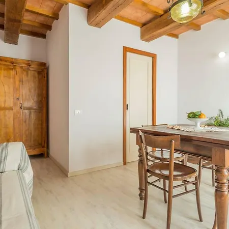 Apartment Costanzi - Breezy Terrace On The Cucco